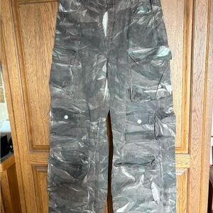 Women’s Firever 21 Camouflage Cargo Pants size medium.  Waist 28”